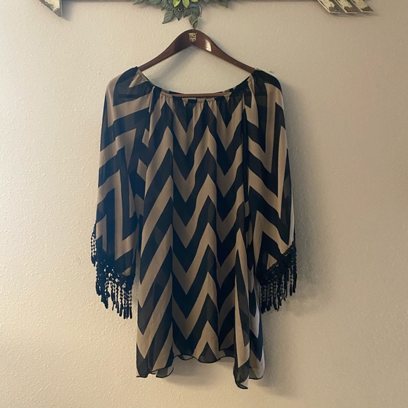 r rouge Tops - *R Rouge - black / tan chevron top with fringe